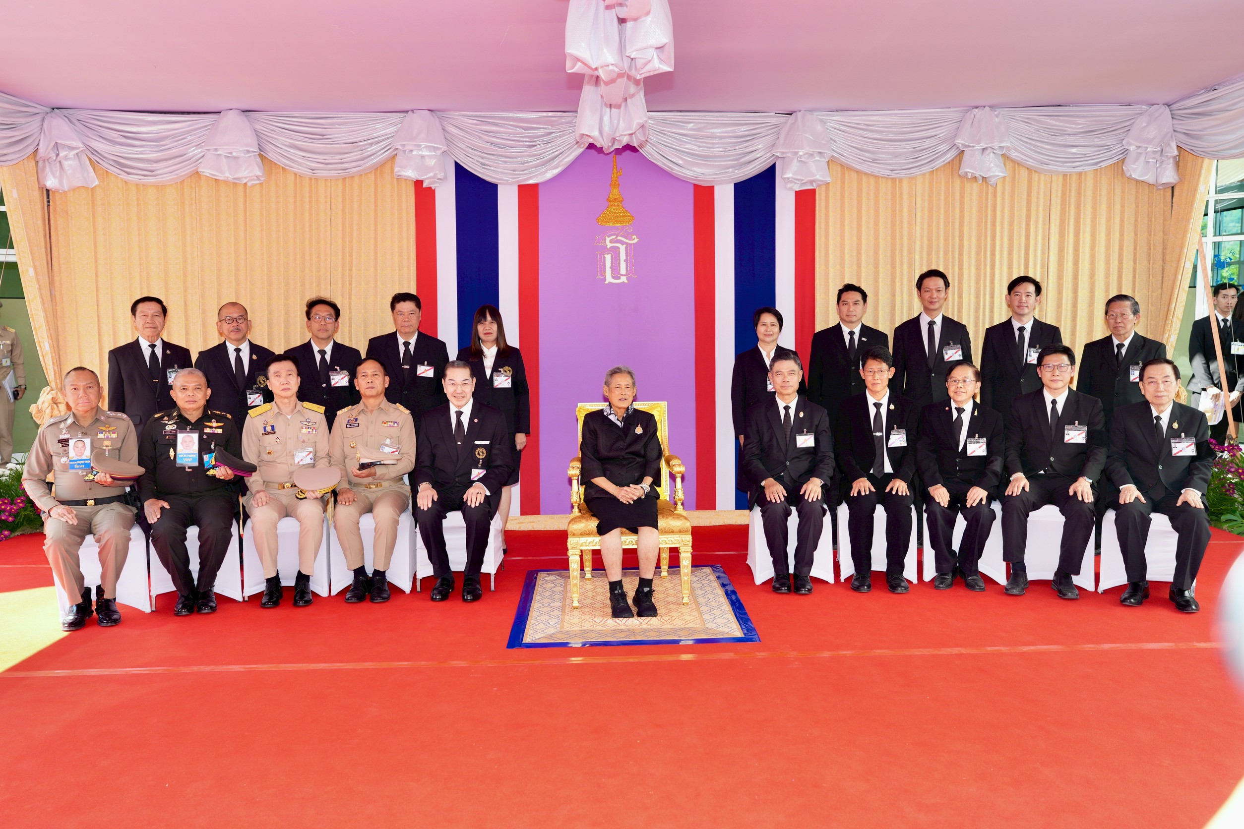 ร่วมเข้าเฝ้าฯ รับเสด็จและร่วมฉายพระรูปสมเด็จพระกนิษฐาธิราชเจ้า กรมสมเด็จพระเทพรัตนราชสุดาฯ สยามบรมราชกุมารี เสด็จพระราชดำเนินทรงเป็นประธานเปิดอาคารสัตวเวชบำรุง ศูนย์การเรียนรู้และส่งเสริมสุขภาพทางสัตวแพทย์ภาคเหนือ (NOVEL CMU)