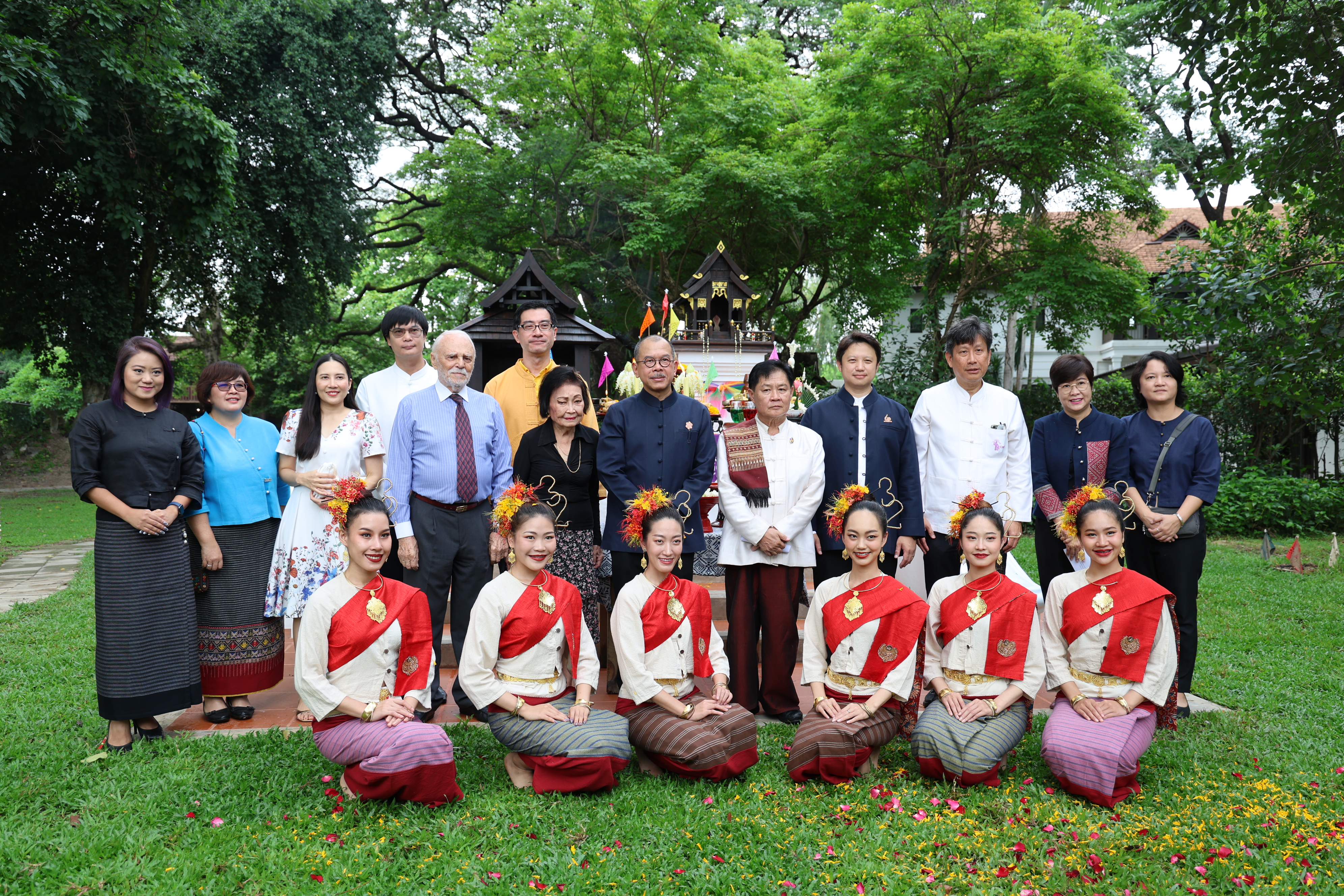 ร่วมพิธีทำบุญวันคล้ายวันสถาปนาสำนักส่งเสริมศิลปวัฒนธรรมและล้านนาสร้างสรรค์ ครบรอบ 32 ปี