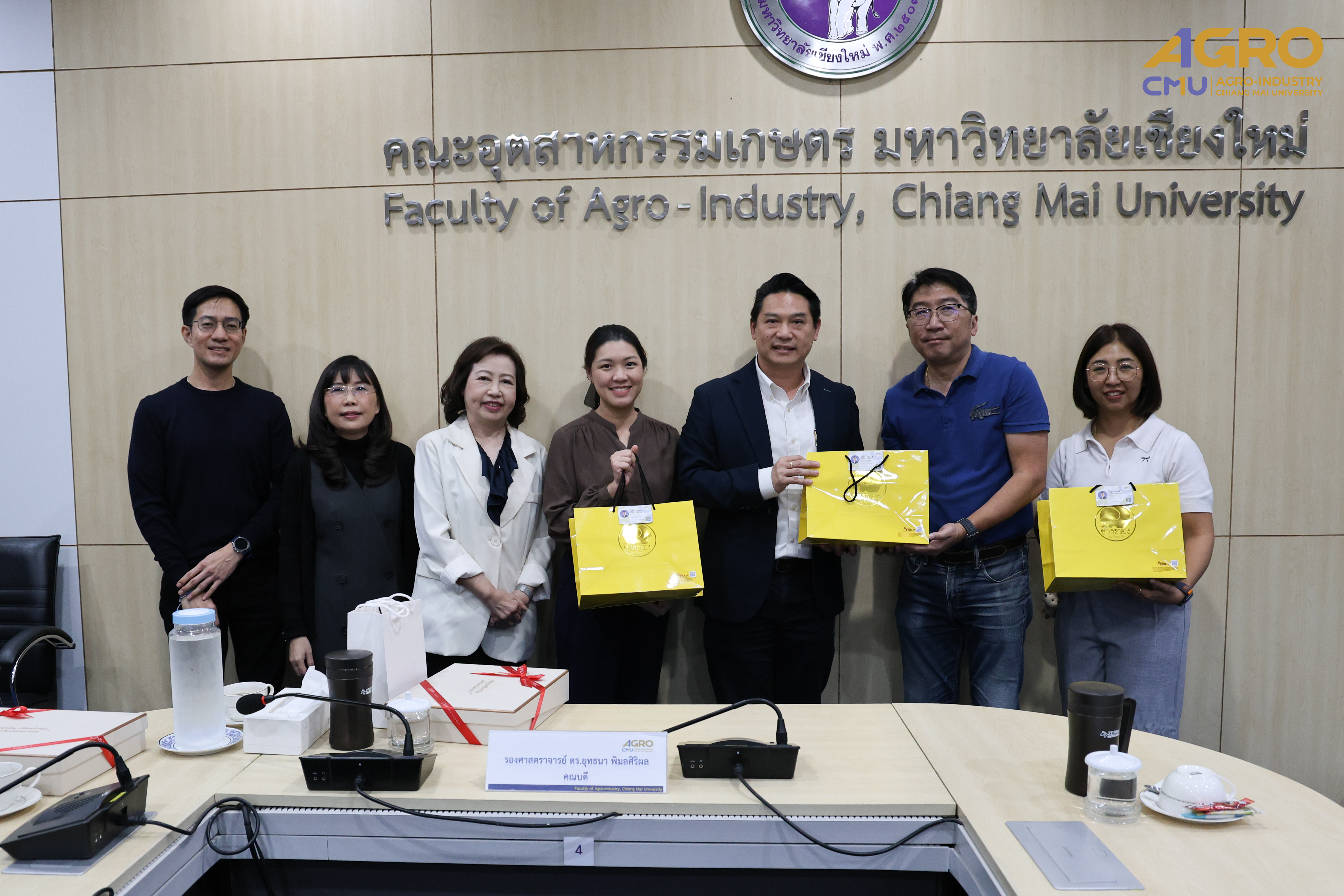 ให้การต้อนรับบริษัท CMH Chiangmai Holding